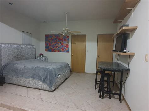 The room with the shared bathroom is renting for 675 per month. . Cuarto de renta